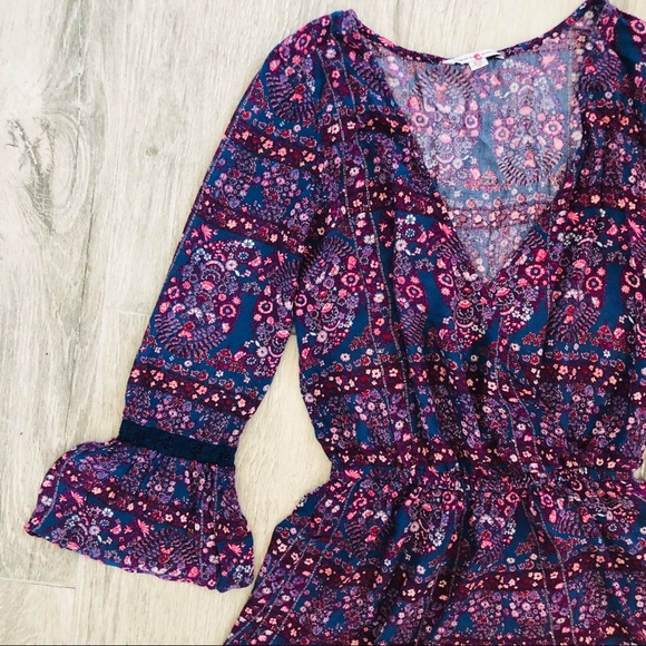 AEO Floral Bell Sleeve Romper - Picture 3 of 8